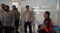 Wujud Kepedulian Seorang Pimpinan, Kapolres Touna Jenguk Wakapolres yang sedang dirawat di RSUD
