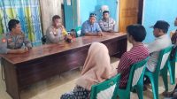 Kapolsek Ampana Tete Jumat Curhat Dengarkan Keluhan Warga Desa Uebone Terkait Peredaran Miras