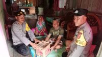 Bentuk Empati, Kapolsek Una Una Salurkan Bantuan Sembako Bagi Warga Kurang Mampu