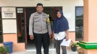 Bhabinkamtibmas Subsektor Tojo Barat Polsek Tojo Sambangi Kantor Desa Ajak Perangkat Desa Jaga Kamtibmas