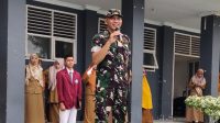 Jadi Pembina Upacara di SMAN 1 Ampana Kota, Ini Pesan Pabung Mayor Inf. Asrar Zees