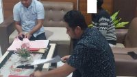 Satreskrim Polres Touna Serahkan Tersangka Penggelapan Dalam Jabatan ke Kejari Touna