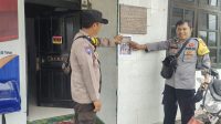 Jaring Minat Calon Anggota Polri, Bhabinkamtibmas Polsek Una Una Bagikan Brosur