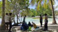 Polsek Ampana Tete Patroli di tempat Wisata Pasir Putih Tete B