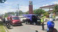 Operasi Ketupat Tinombala 2023, Satgas Kamseltibcarlantas Polres Touna Lakukan Pengaturan Lalu Lintas di Depan SPBU Pusungi