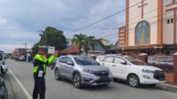 Cegah Kemacetan, Satlantas Polres Touna Lakukan Pengaturan di Depan Gereja GPDI Ampana