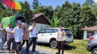 Melayat Kerumah Duka, Bhabinkamtibmas Aipda Andi Agusalim Lakukan Pangaturan Lalu Lintas