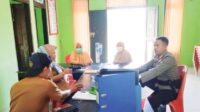 Sambangi Lurah, Bhabinkamtibmas Polsek Ampana Kota Jaga Silaturahmi dan Kemitraan