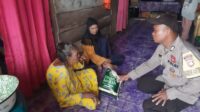 Semangat Sambut Hari Bhayangkara ke 77, Polsek Una Una Salurkan Beras Bansos Kepada Warga