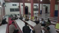 Kapolsek Ulubongka Iptu Agus Habibie Pimpin Kegiatan Rutin Yasinan di Mesjid Al- Amin Desa Marowo