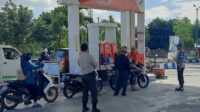 Patroli Sambang Pemukiman Warga dan Obyek Vital SPBU, Polsek Ampana Tete Berikan Rasa Aman di Hari Libur