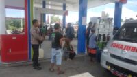 Sambangi SPBU, Bhabinkamtibmas Polsek Ulubongka Ajak Warga Jaga Kamtibmas