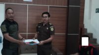 Polsek Una Una Serahkan Tersangka KDRT Ke JPU Kejari Touna