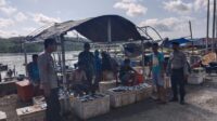 Personil Polsek Una Una Patroli Sambang Pasar dan Pelabuhan Himbau Warga Jaga Kamtibmas dan Waspada Buaya