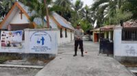 Wujud Kehadiran Polri, Polsek Ampana Tete Amankan Ibadah Minggu di Gereja