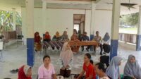 Bhabinkamtibmas Laksanakan Pengamanan Kegiatan Pembelajaran Keaksaraan Fungsional Tingkat Dasar di Desa Binaan