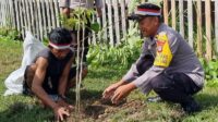 Dukung Program Kapolri, Polsek Una Una Gandeng  Masyarakat Tanam Pohon Serentak