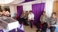 Wujud Ungkapan Bela Sungkawa, Kapolres Touna Melayat Kerumah Duka Purnawirawan Polri