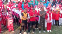 Kapolsub Sektor Tojo Barat Bersama Unsur Muspika Ikuti Jalan Santai Meriahkan HUT RI Ke-78