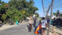 Bentuk Kepedulian, Bhabinkamtibmas Polsubsektor Tojo Barat Melayat ke Rumah Duka Warga