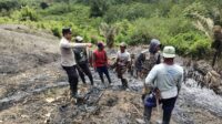 Sambang Desa, Bhabinkamtibmas Polsek Ampana Tete Himbau Warganya Antisipasi Karhutla