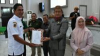 Serahkan SK P3K, Bupati Touna Ingatkan Jaga Nama Baik Kops Dan Integritas Sebagai Abdi Negara