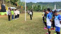 Bupati Touna Buka Turnamen Sepak Bola dan Bola Voly Putri di HUT Kecamatan Wakep ke-54