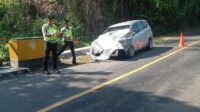 Diduga Sopir Ngantuk, Mobil Sigra Tabrak Tembok Jembatan, 1 Penumpang Tewas