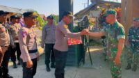 Kapolsek Tojo Beri Surprise Kepada Koramil Tojo Dalam Rangka HUT TNI ke 78