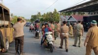 Petugas Gabungan Tertibkan Pedagang Liar Yang Jualan di Luar Area Pasar Sore Dondo
