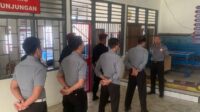 Apel Serah Terima Regu Pengamanan, Ka. KPLP Lapas Ampana Tekankan Pelaksaan SOP