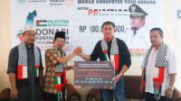 Bupati Mohammad Lahay Salurkan Donasi Masyarakat Touna Untuk Palestina