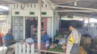 Sampaikan Himbauan Kamtibmas, Personil Polsek Una Una Sambangi Pedagang dan Pengunjung Pasar Wakai