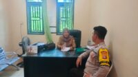 Jaga Silaturahmi, Bhabinkamtibmas Polsek Ampana Kota Sambang Kantor Kelurahan