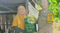 Wujud Kepedulian, Bhabinkamtibmas Bripka Andrias Sigar Berikan Sembako Kepada Warga Binaan