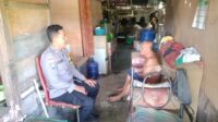 Bentuk Kepedulian, Bhabinkamtibmas Polsek Ampana Kota Jenguk Warganya Yang Sedang Sakit