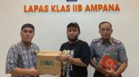 Kalapas Ampana Terima Waqaf Mushaf Al-Qur’an