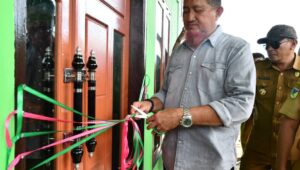 Bupati Mohammad Lahay Resmikan Kantor Desa Dataran Bugi