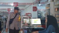 Sambang Swalayan, Patroli Polsek Ampana Kota Berikan Himbauan Kamtibmas