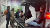 Peduli Sesama, Kapolres Touna Bantu Korban Kecelakaan