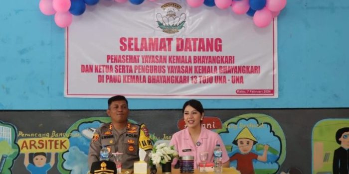 Kunjungi PAUD Kemala Bhayangkari, Kapolres Touna Bersama Ketua Bhayangkari Berikan Motivasi dan Semangat Peserta Didik