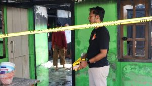 Kebakaran Rumah Warga di Kelurahan Muara Toba, Inafis Polres Touna Lakukan Olah TKP