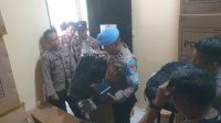 Polres Touna Bagikan Kaporlap Kepada Personel Pengamanan TPS