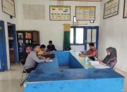 Sambangi Kantor Desa, Briptu Takbir Jaga Sinergitas Dengan Pemerintah Desa