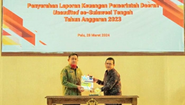 Bupati Touna Serahkan LPKD Unaudited TA 2023 kepada BPK Sulteng