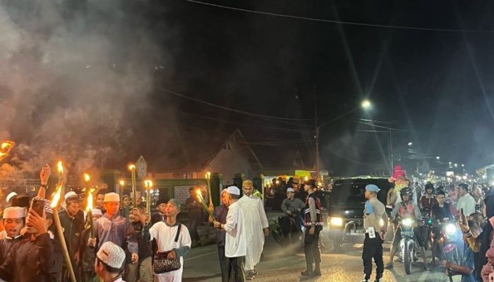 Polisi Kawal Pawai Obor Dalam Rangka Menyambut Bulan Suci Ramadhan 1445 H di Touna
