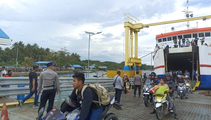 Amankan Pelabuhan Penyeberangan Taipa, Satgas Polair Chek Alat Keselamatan