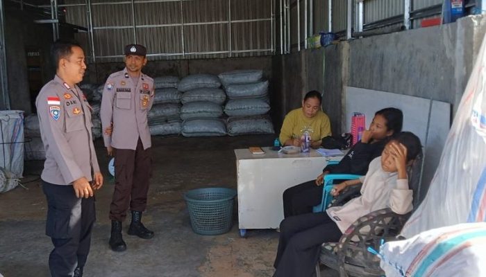 Patroli Polsek Ampana Kota Pantau Aktivitas Masyarakat Cegah Gangguan Kamtibmas Jelang Hari Raya Idul Fitri