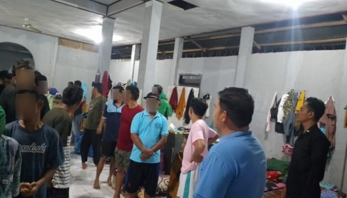 Tingkatkan Keamanan di Lapas Ampana, Ka. KPLP Laksanakan Troling Blok Hunian