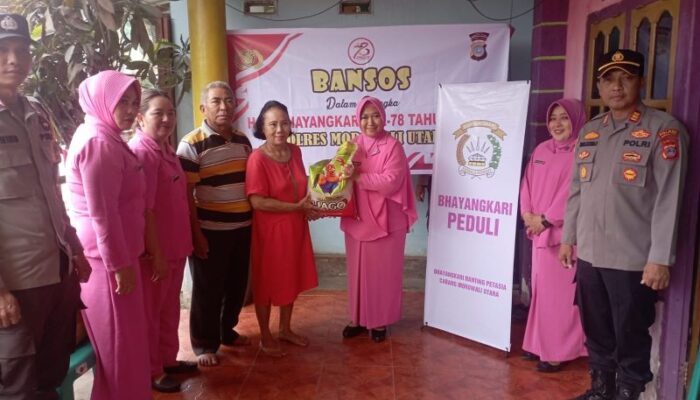 Berbagi Kebahagian di HUT Bhayangkara ke-78, Polsek Petasia dan Bhayangkari Salurkan Bansos Untuk Purnawirawan Polri dan Warakawuri